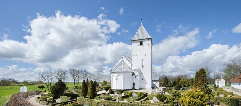 Die Kirche von Vilslev wurde aus Tuffstein auf einem Granitsockel erbaut. Foto: Historisches Archiv der Stadt Esbjerg, Torben Meyer.