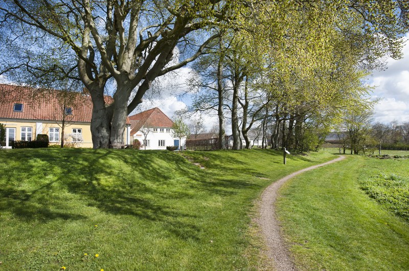 En af Vilslevs smukke gårde. Foto: Torben Meyer.